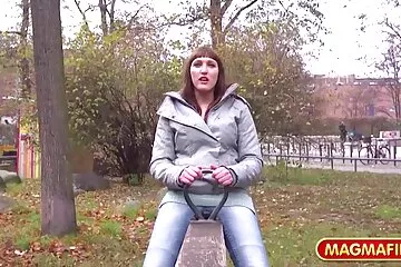 Minek edzeni banánon, ha erős fasz családi pornok van a közelben?.