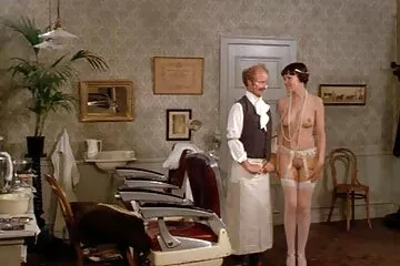 Cosplay szex és családi sex videók ingyen szopás egy rózsaszín hajú csábítótól.