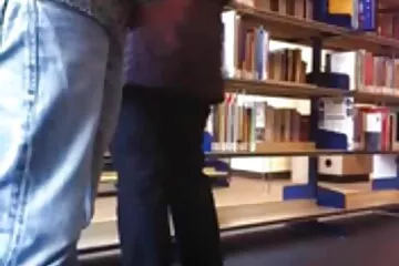 Szeretett lány szeret, ha csaladi szexvideok behelyezik a seggébe.